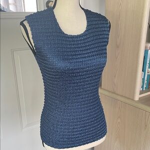 NICOLA Blue Textured Dressy Tank Top Size Medium